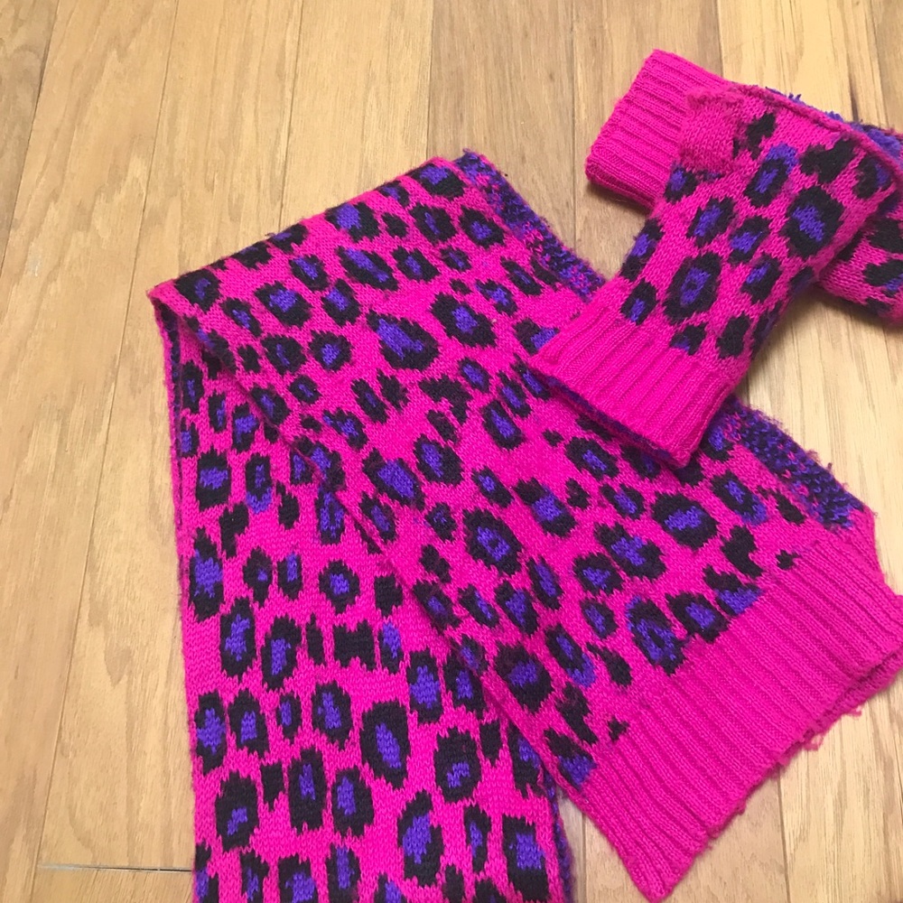 Cute scarf and mitten set!!